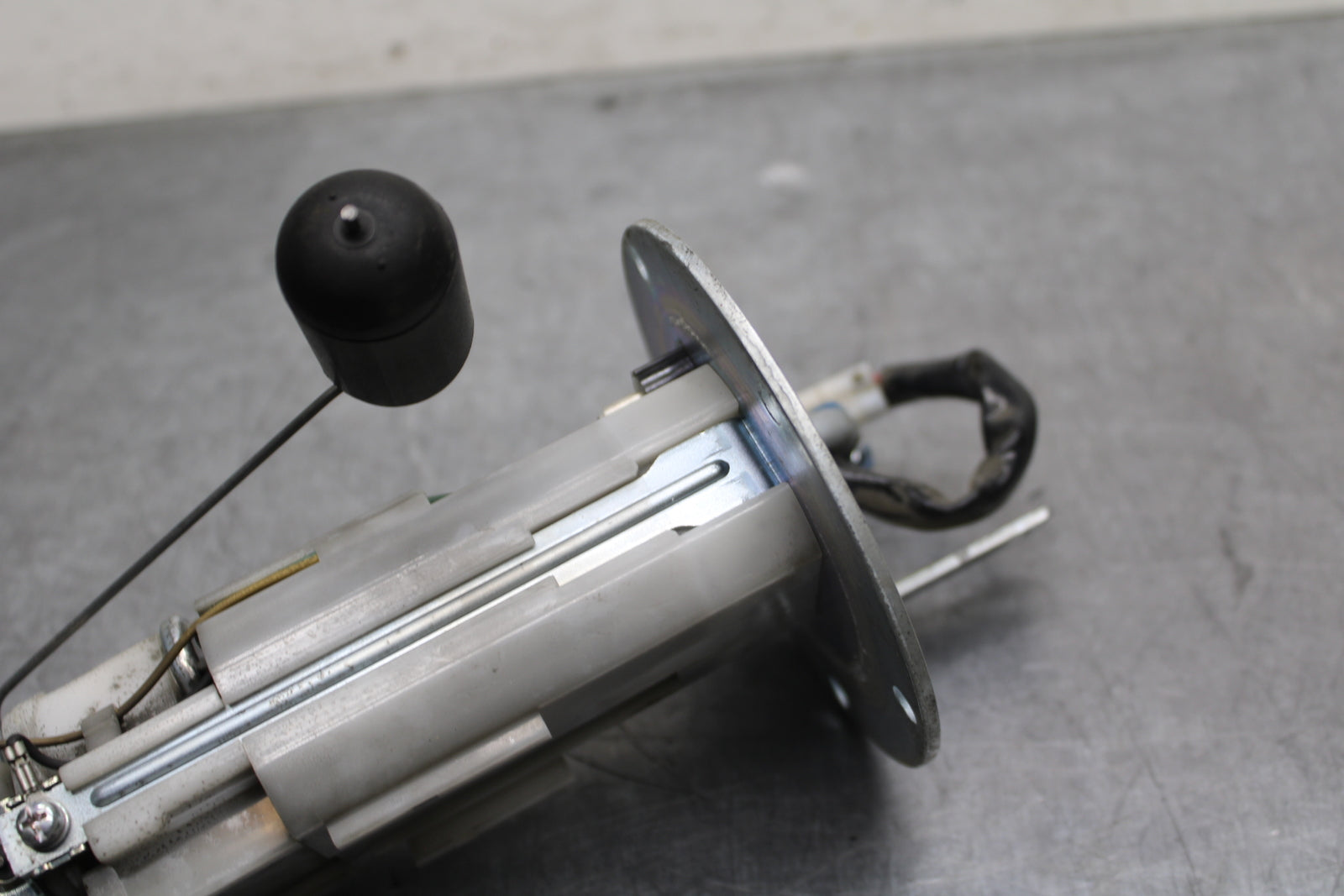 09-11 SUZUKI GSXR1000 FUEL PUMP GAS PETROL SENDER UNIT BB125