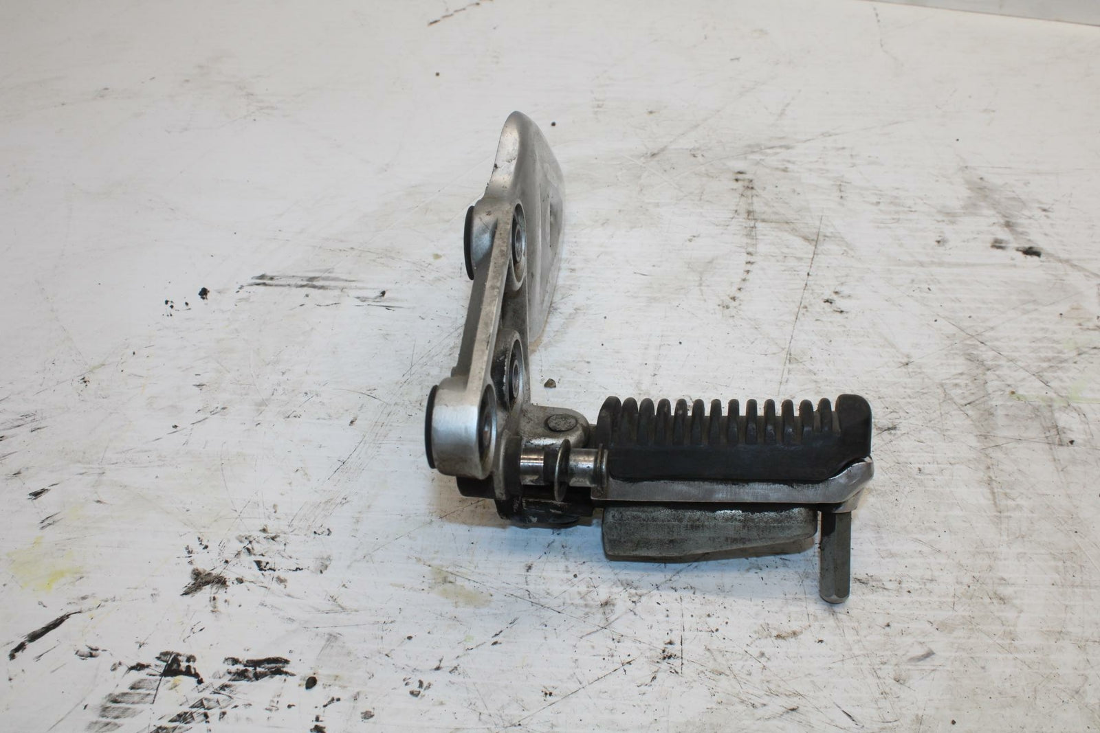 00-07 SUZUKI HAYABUSA LEFT REARSET REAR SET DRIVER FOOT PEG BRACKET MOUNT  BB281