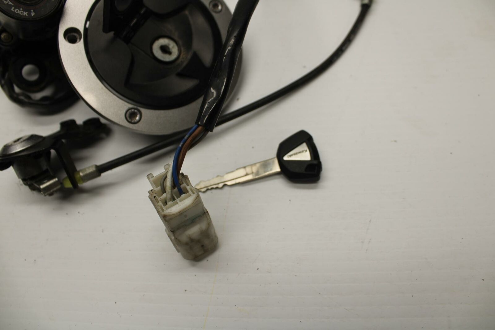 11-12 KAWASAKI Z1000 IGNITION LOCK KEY SET W/ GAS CAP AND SEAT LOCK BB249