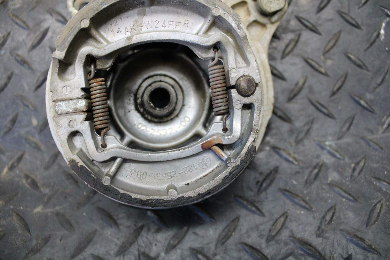 71 YAMAHA L5 REAR BACK WHEEL RIM HUB BB230