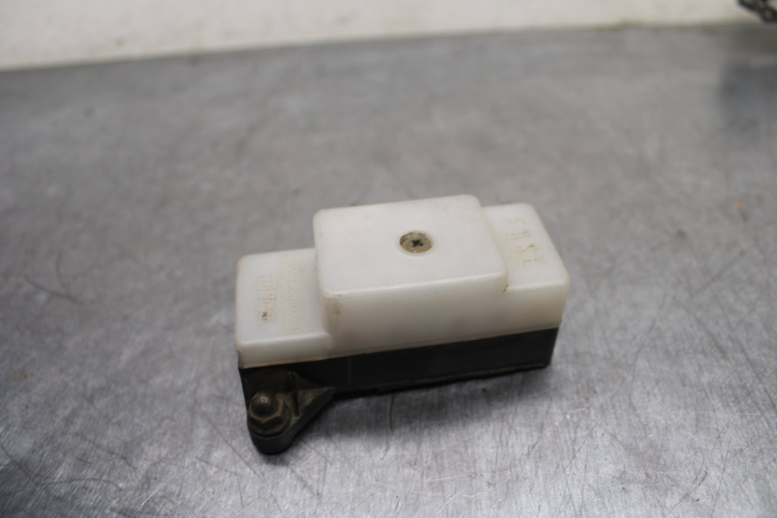 91-92 SUZUKI GSXR750 M  RELAY ASSEMBLY FUSE BOX BB125