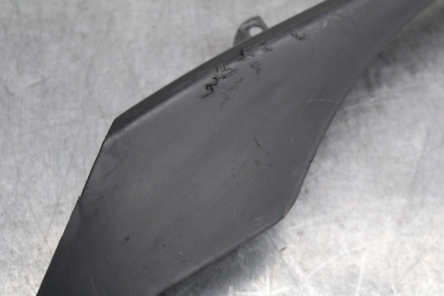 07-08 YAMAHA YZF R1 REAR BACK DRIVE CHAIN GUARD COVER SHIELD BB724