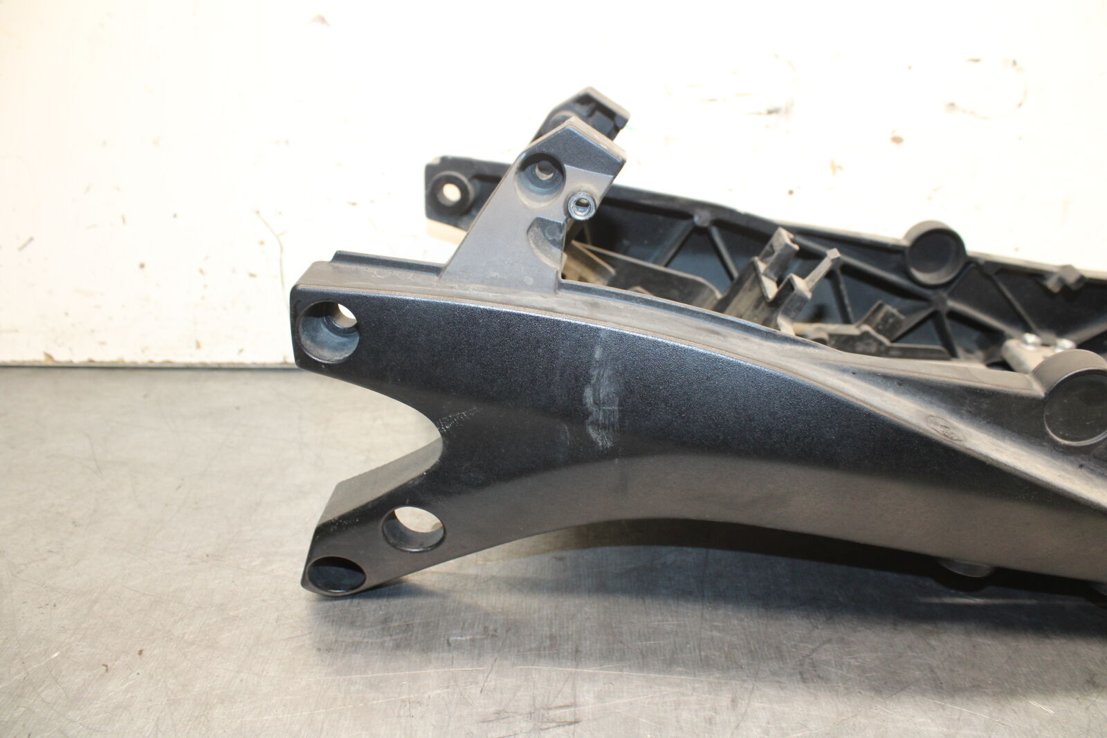 08-09 SUZUKI GSXR600 REAR SUBFRAME BACK SUB FRAME BB728