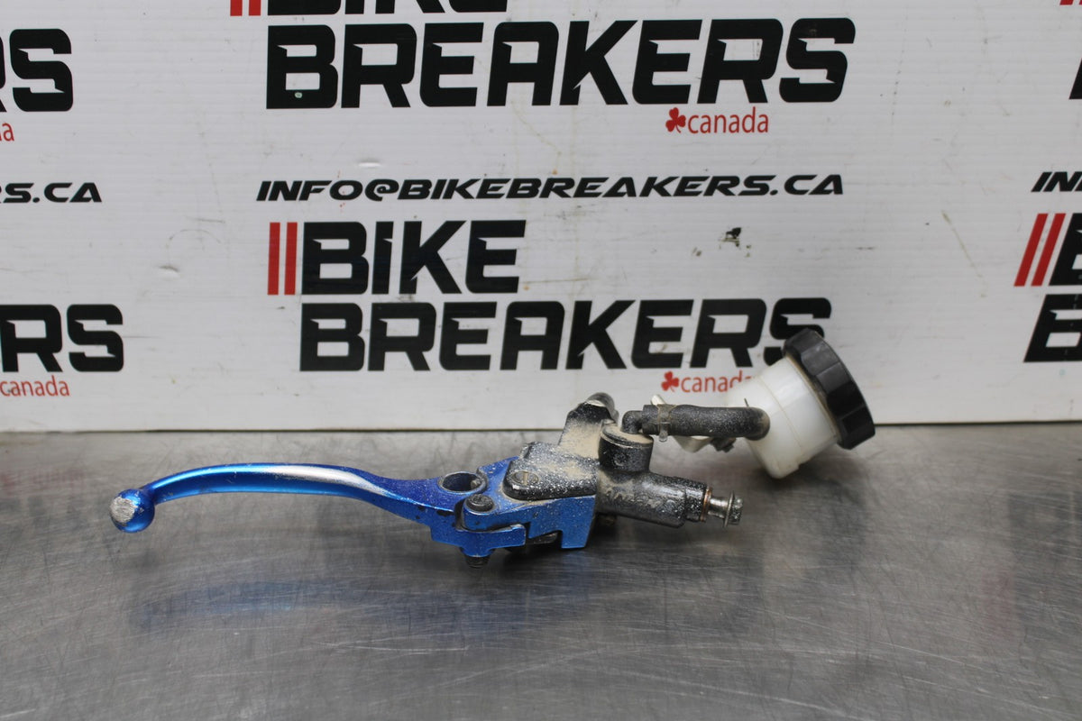 01-03 SUZUKI GSXR600 FRONT BRAKE MASTER CYLINDER w/ LEVER BB841
