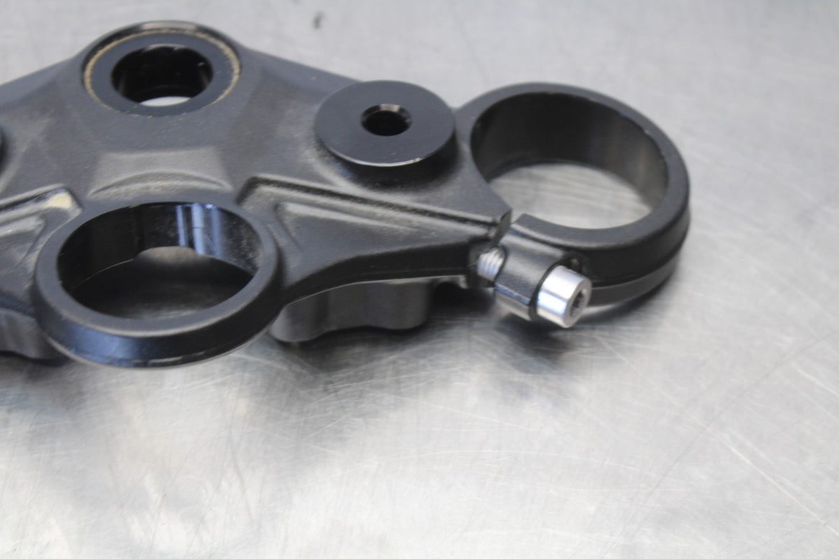 20 TRIUMPH STREET TRIPLE 765 FORKS UPPER TRIPLE TREE CLAMP BB864