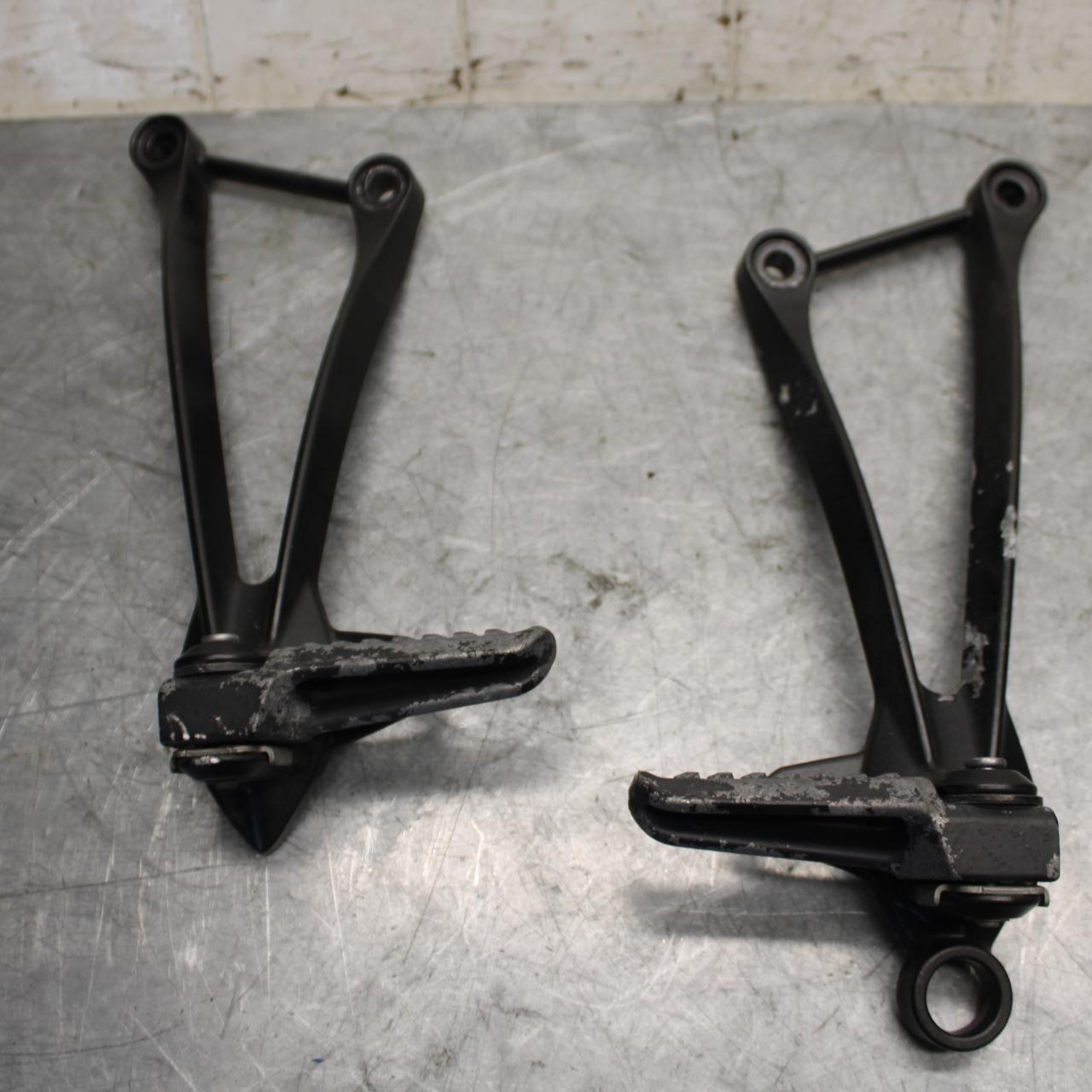 2008 Kawasaki Ninja ZX10R  REAR BACK PASSENGER PEG SET PAIR 34028-0094 BB524