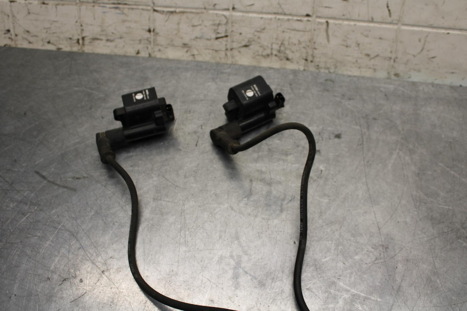 2005 Ducati Monster S2R IGNITION COILS COIL SPARK PLUG CAPS BB557