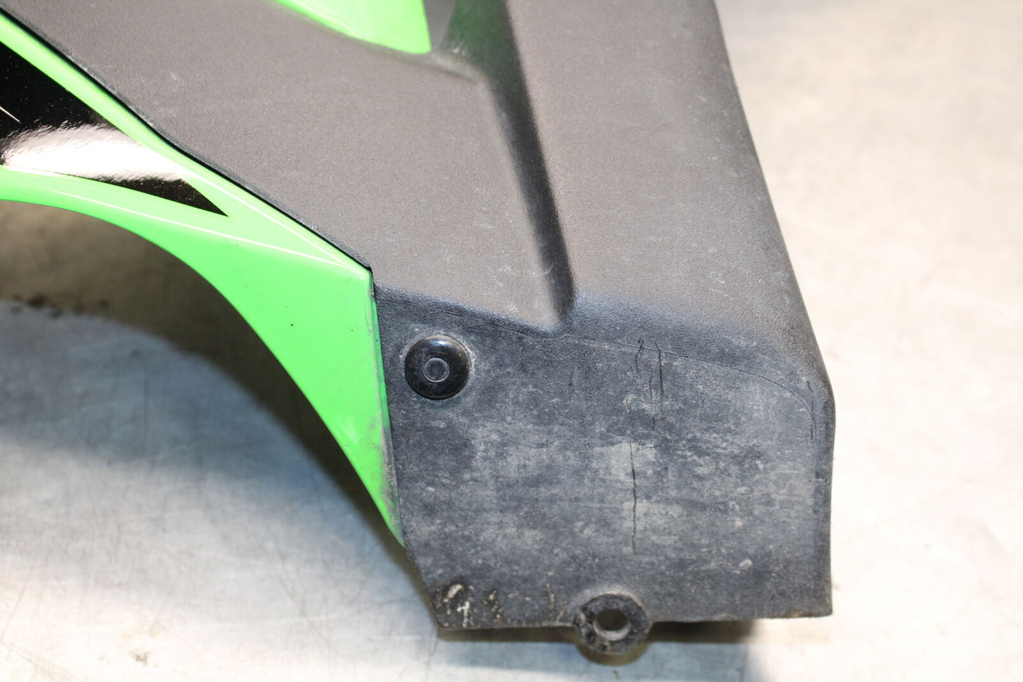 16 KAWASAKI NINJA ZX10R RIGHT LOWER MID SIDE FAIRING COWL  55028-0337-6Z  BB650