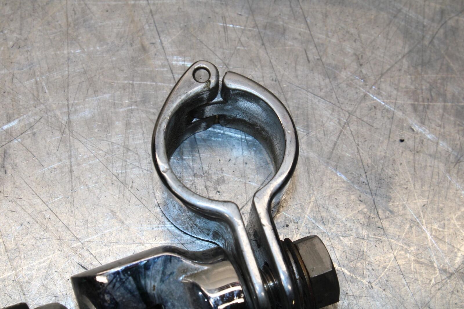 2005 Kawasaki Vulcan 1600 VN1600A Classic FRONT FOOT RESTS PEGS SET PAIR BB574