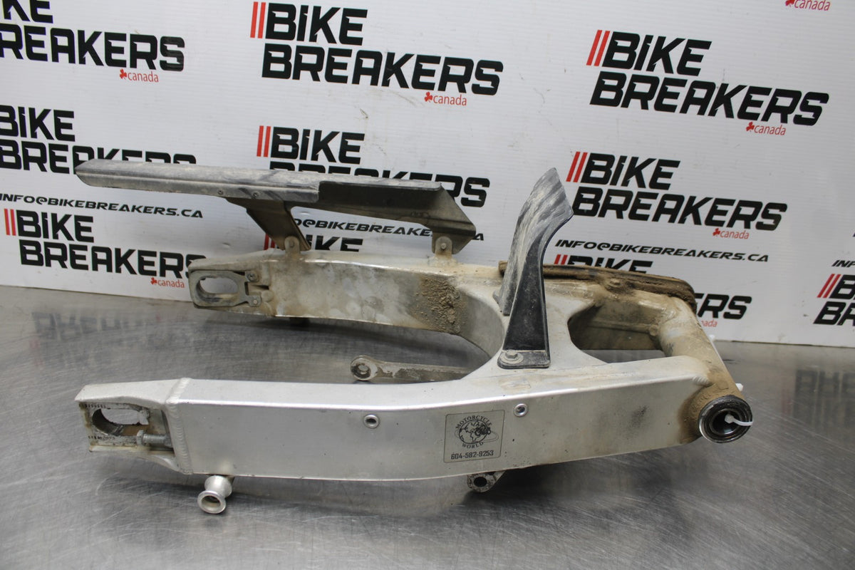 01-03 SUZUKI GSXR600 REAR SWINGARM BACK SUSPENSION SWING ARM BB841