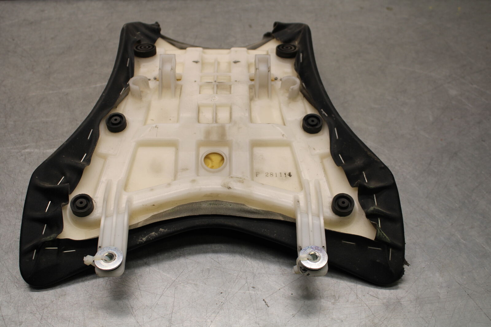 16 KAWASAKI NINJA ZX10R FRONT DRIVERS SEAT PAD SADDLE PILLION 53066-0521-MA  BB6