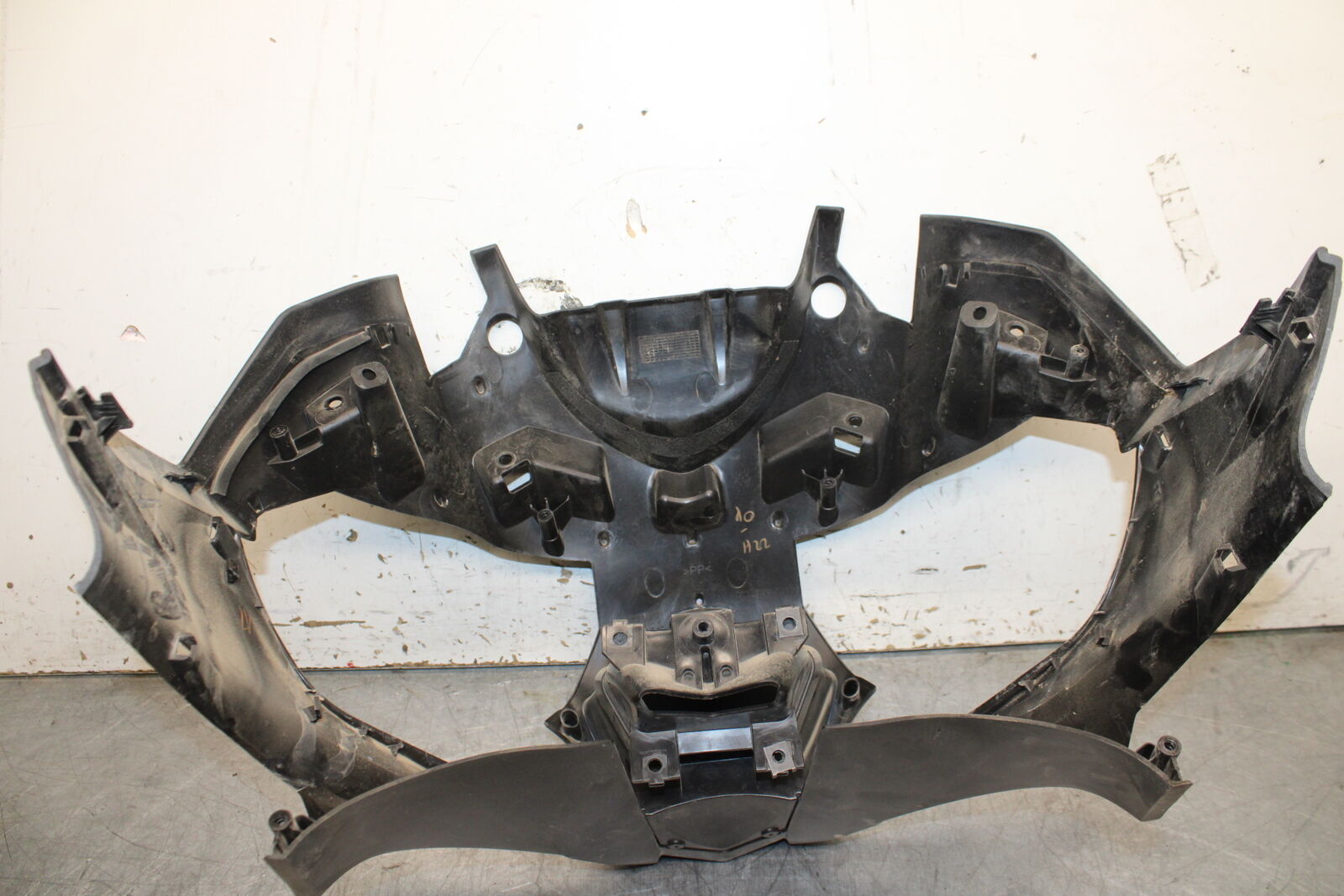 19-24 YAMAHA R3 FRONT CENTER COWL FAIRING BB736