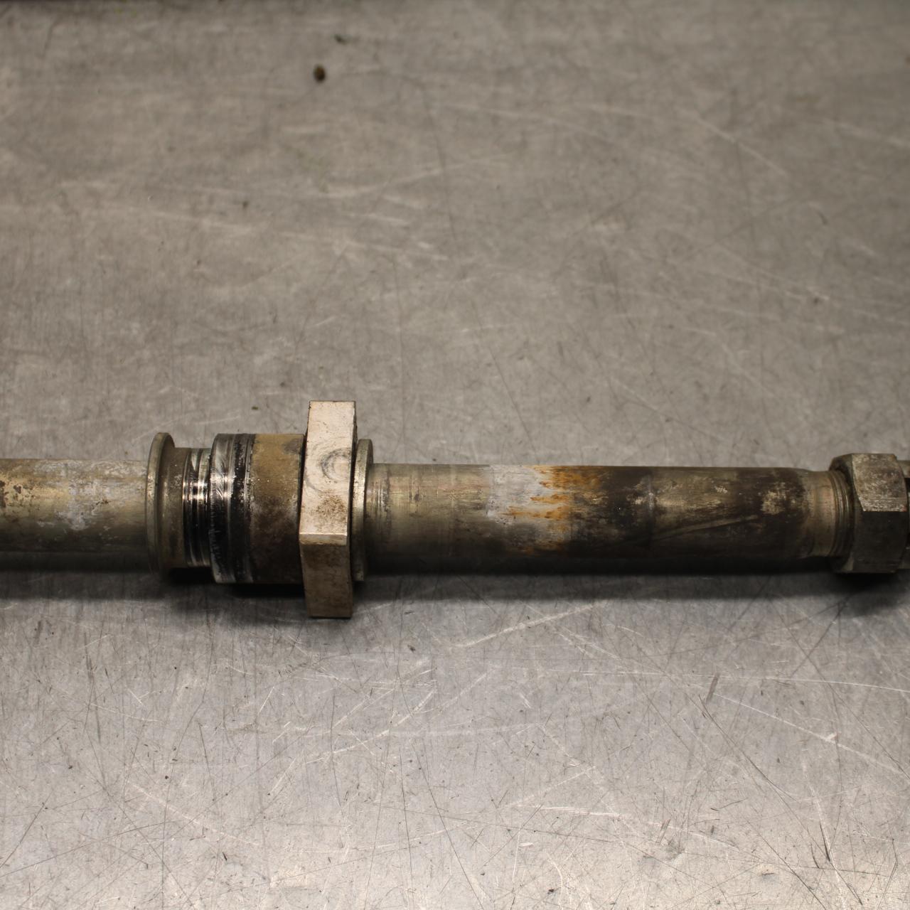 21 KAWASAKI NINJA ZX6R REAR AXLE BACK WHEEL RIM PIVOT BOLT AXEL 41068-0613 BB647