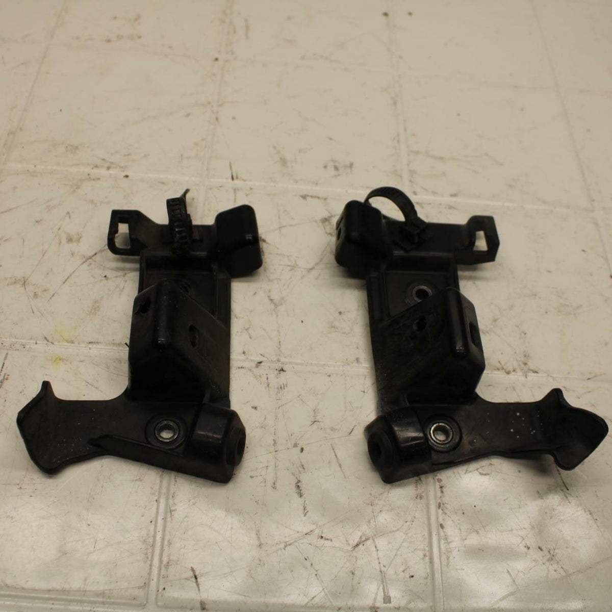 07 YAMAHA YZF R6 MID FAIRING STAY BRACKET BB284 B