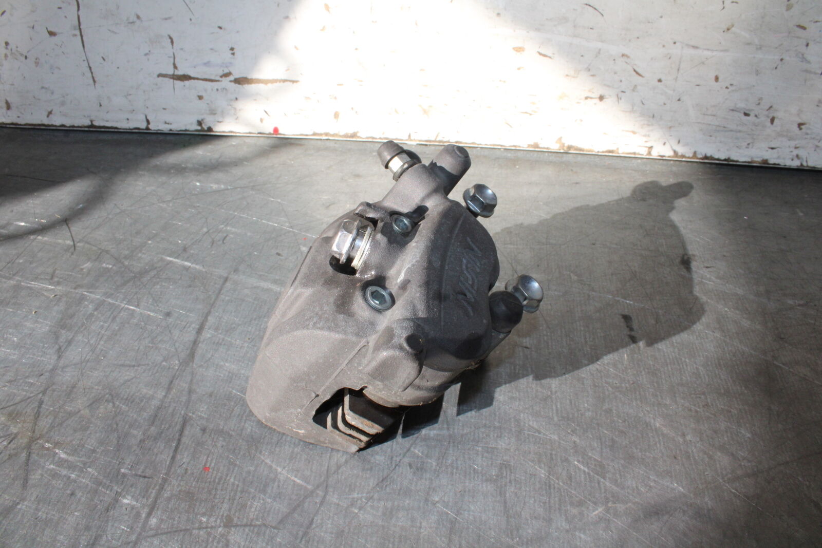 19-22 KAWASAKI Z400 RIGHT FRONT BRAKE CALIPER BB708