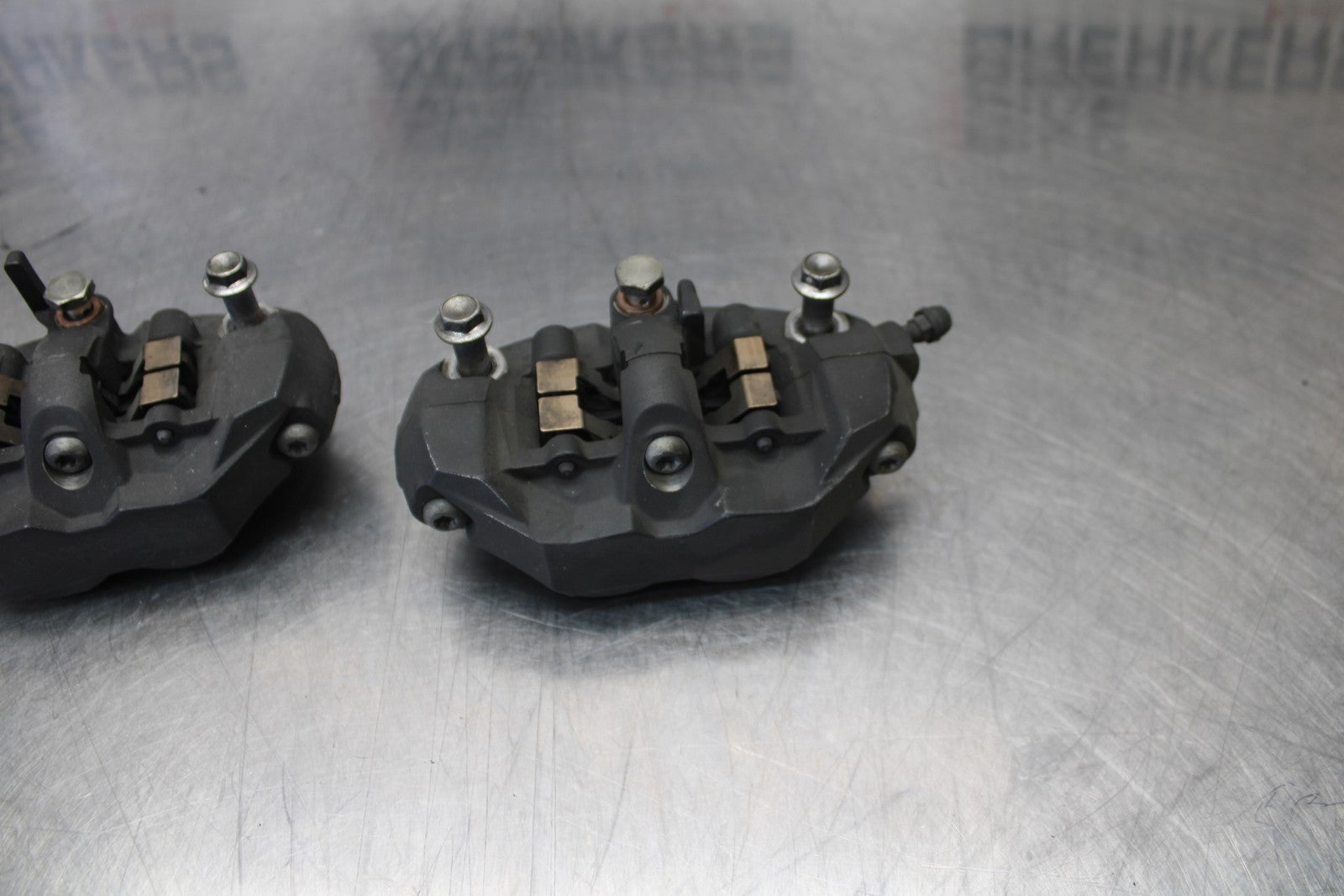 07 SUZUKI GSXR1000 RIGHT LEFT FRONT BRAKE CALIPER SET PAIR CALIPERS BB770