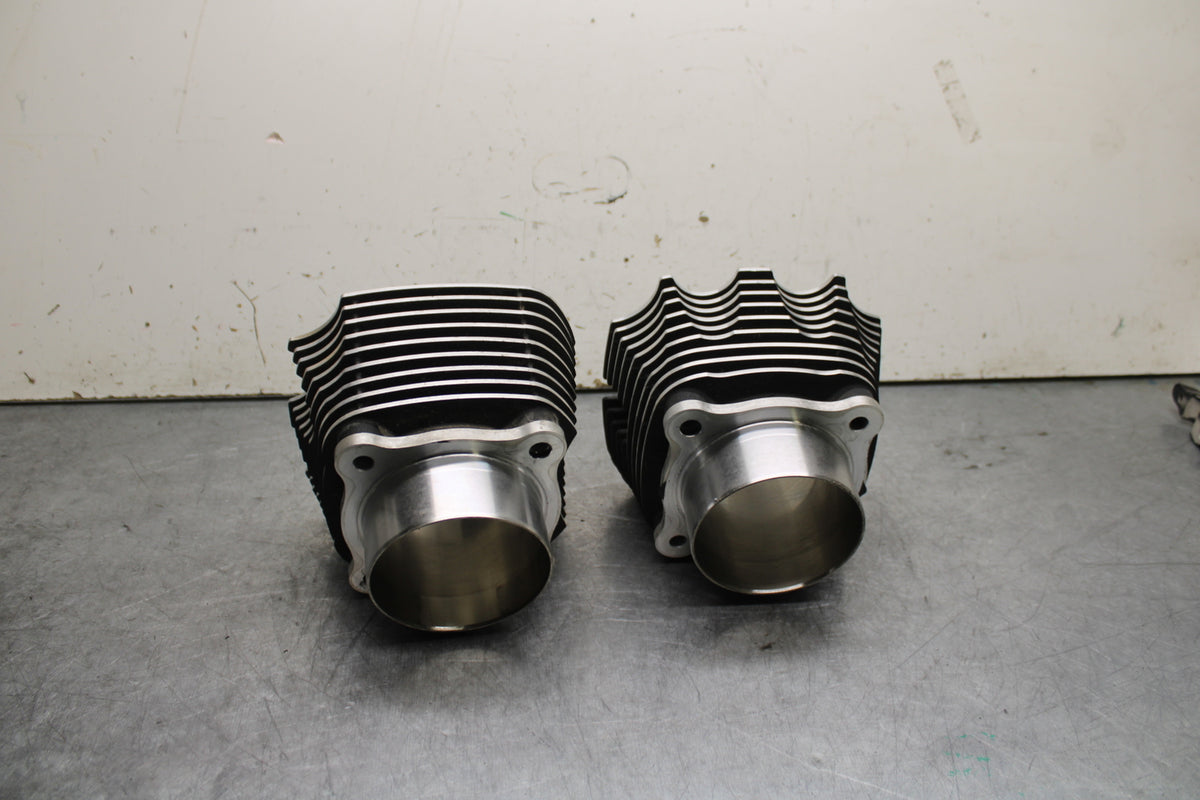 22-24 INDIAN CHIEF BOBBER DARK HORSE ENGINE MOTOR PISTON CYLINDERS JUG  BB717