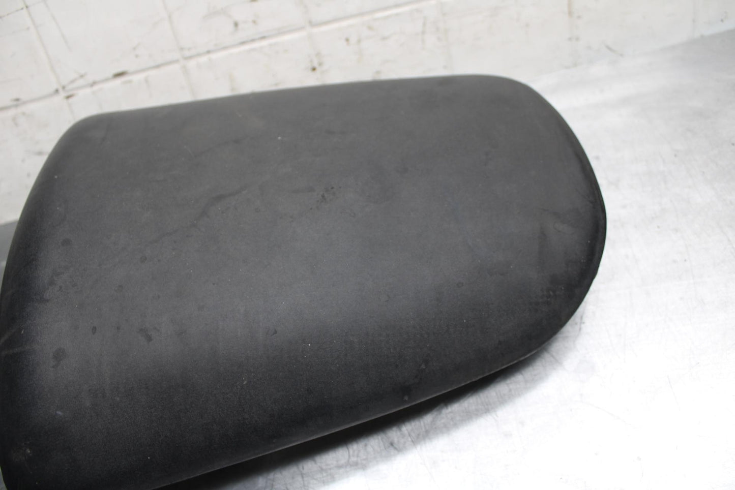00-02 KAWASAKI NINJA ZX6R ZX600J REAR  PASSENGER TANDEM SEAT PAD SADDLE BB489