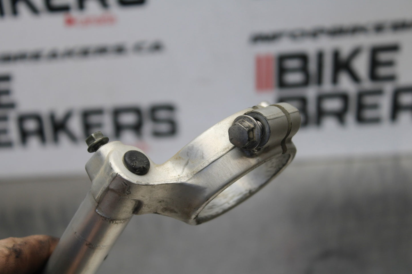 05-06 SUZUKI GSXR1000 RIGHT CLIP ON HANDLEBAR BB773