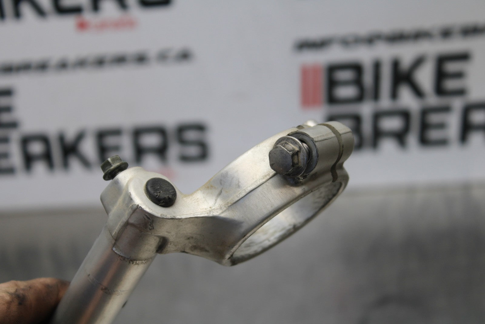 05-06 SUZUKI GSXR1000 RIGHT CLIP ON HANDLEBAR BB773