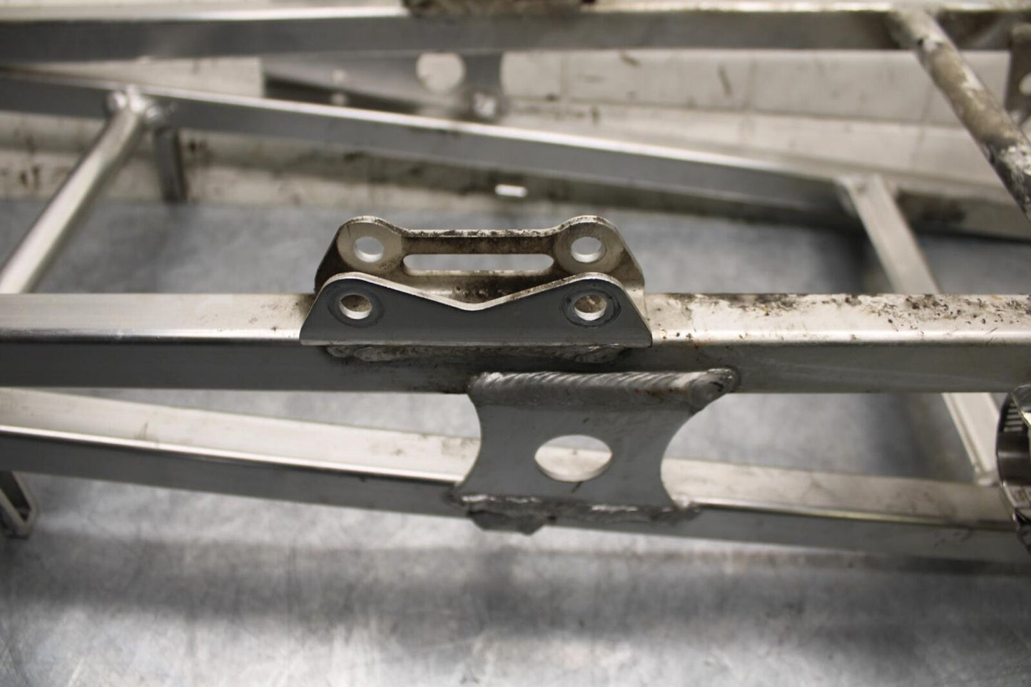 2000 Honda CBR600F4 REAR BACK TAIL SUBFRAME SUB FRAME BB552