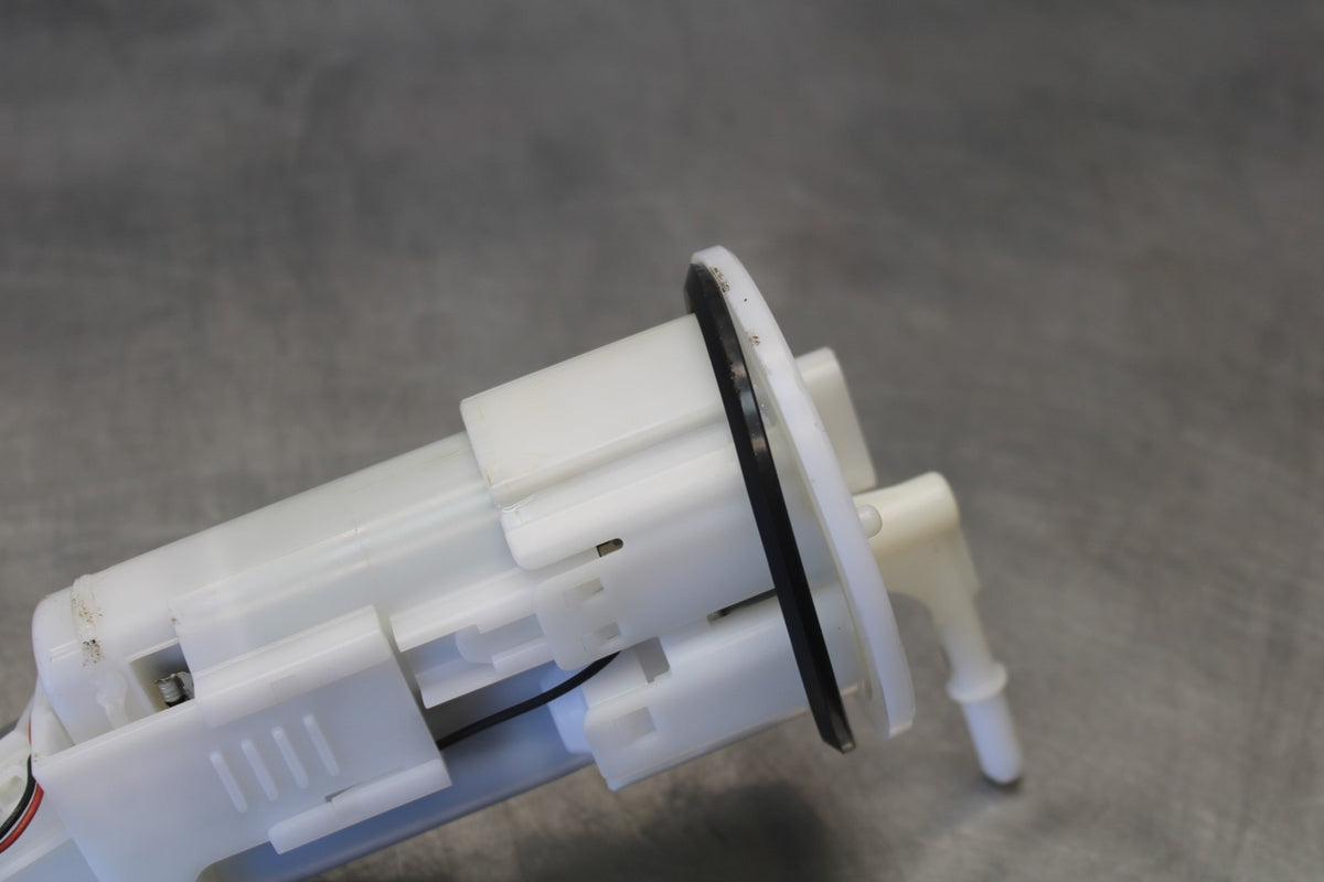 24-25 KAWASAKI ELIMINATOR 450 FUEL GAS PUMP BB869