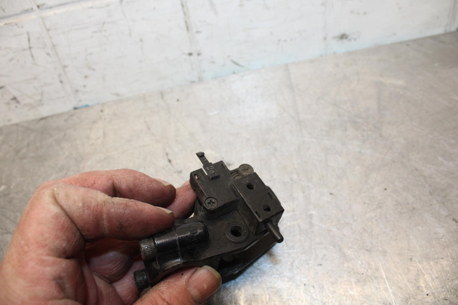 00-01 KAWASAKI ZZR600 CLUTCH LEVER PERCH MOUNT BRACKET BB31