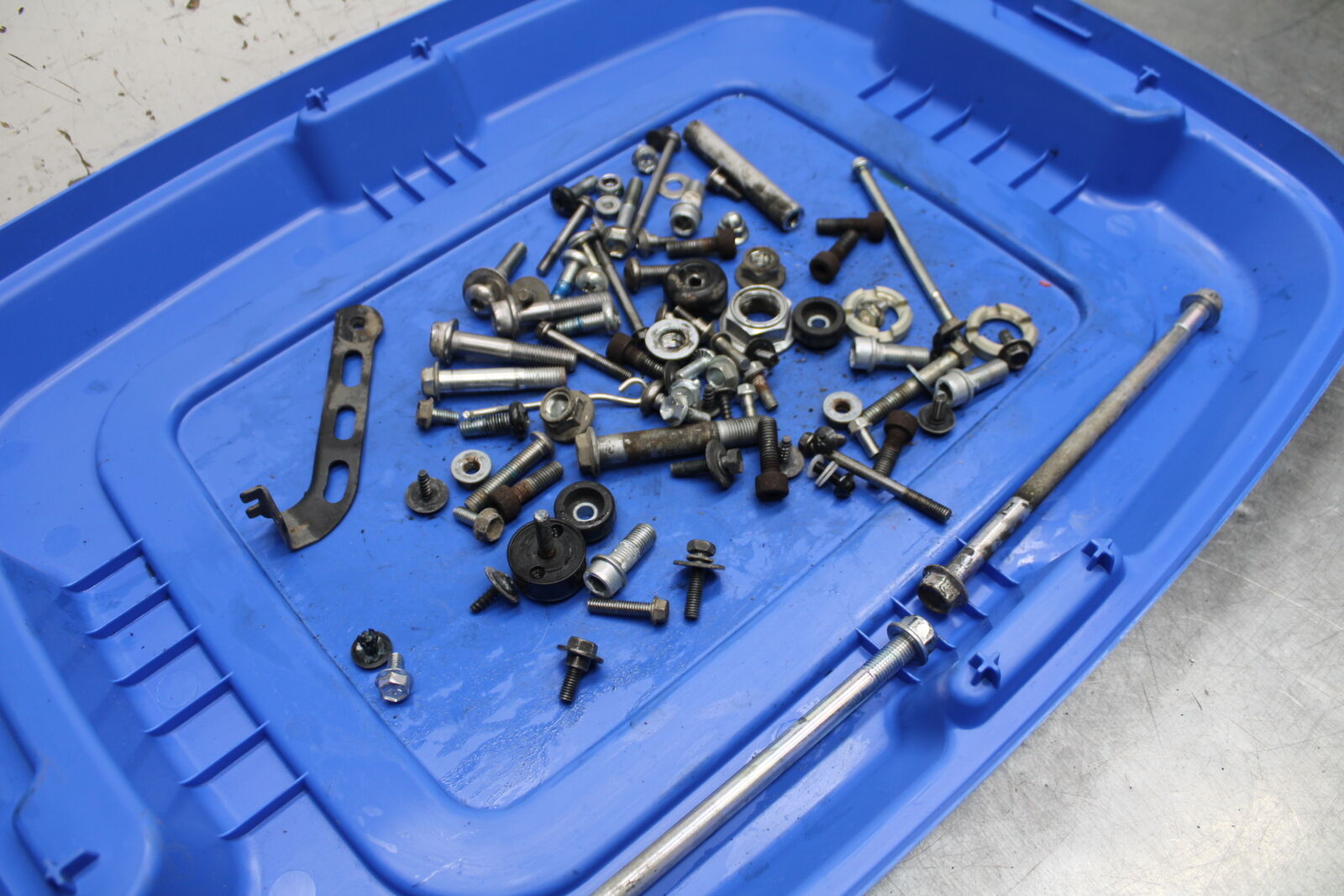 08-09 SUZUKI GSXR600 ENGINE MOUNTING BOLTS HARDWARE MOTOR SCREWS BB728