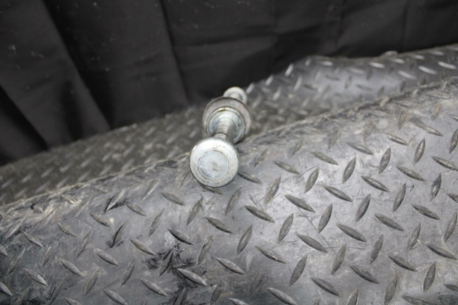 86 SUZUKI GS750ES REAR AXLE BACK WHEEL RIM PIVOT BOLT AXEL BB233