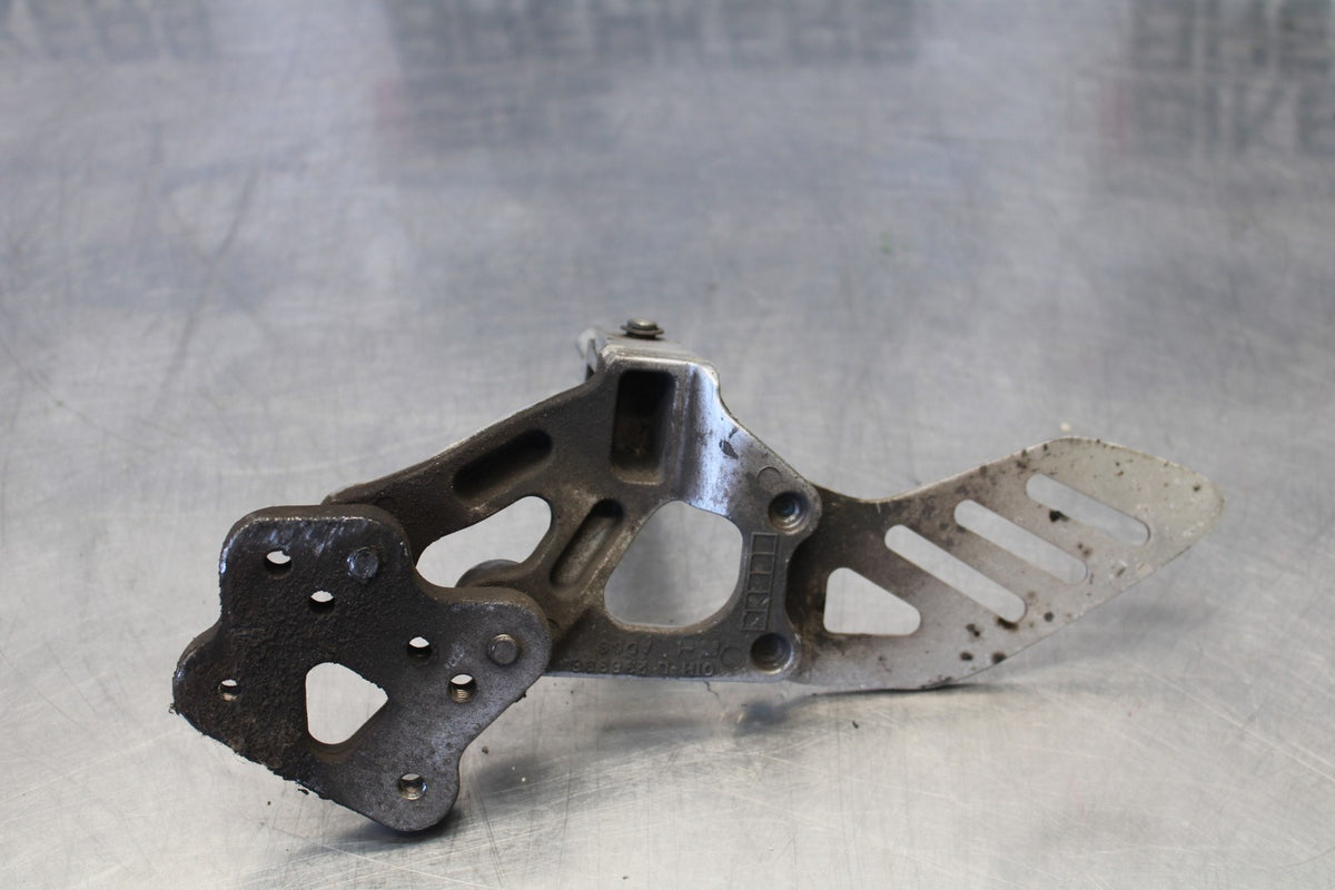 06-07 SUZUKI GSXR 600 LEFT REARSET REAR SET DRIVER FOOT PEG REST STOP BB863
