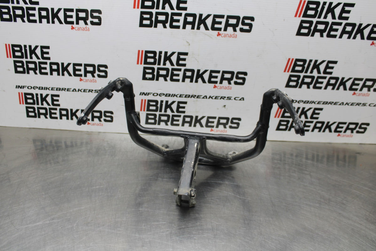 01-03 SUZUKI GSXR600 UPPER FAIRING MIRROR GAUGES STAY BRACKET BB841