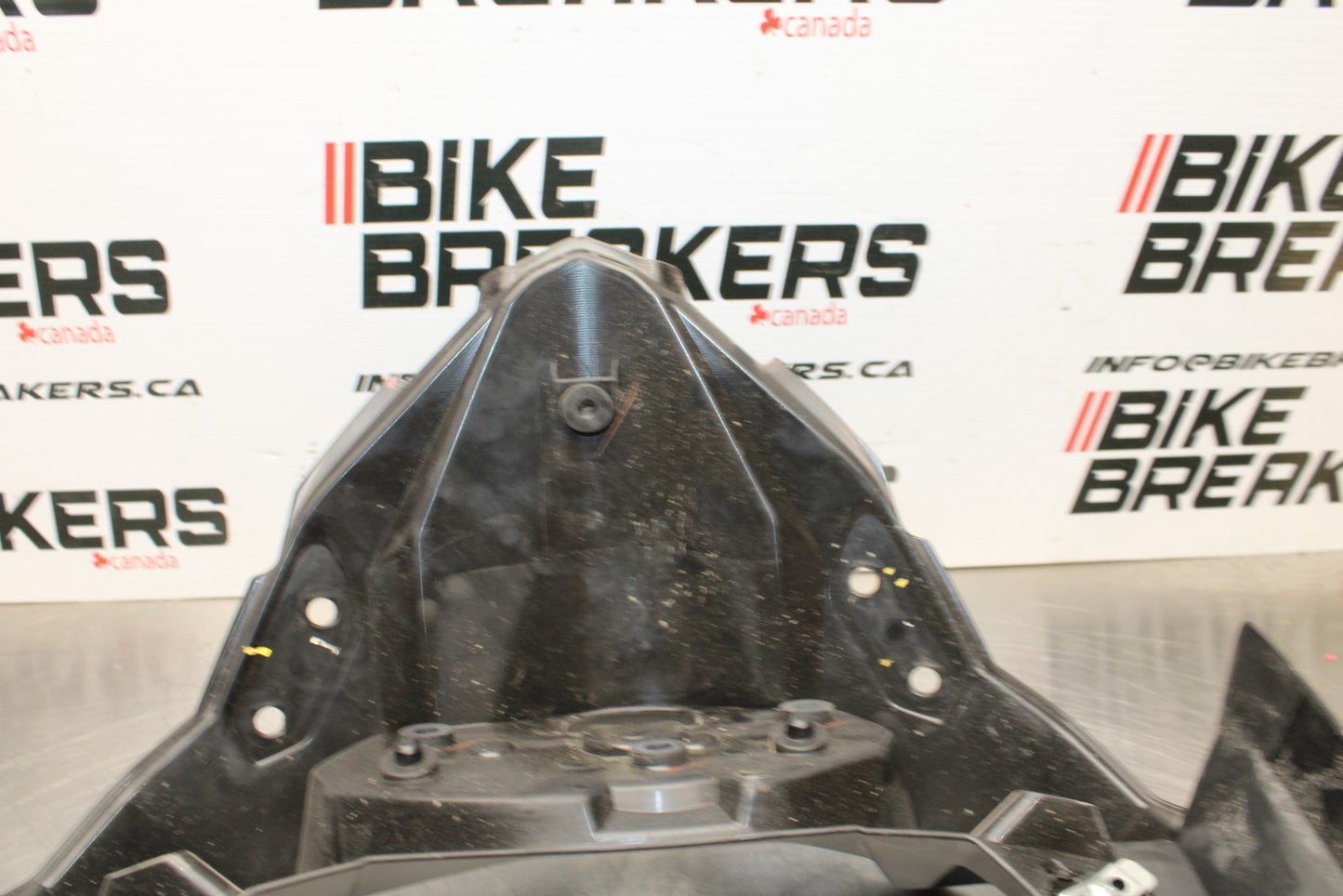 18-23 KAWASAKI NINJA 400 EX400 ABS FRONT CENTER COWL FAIRING BB177