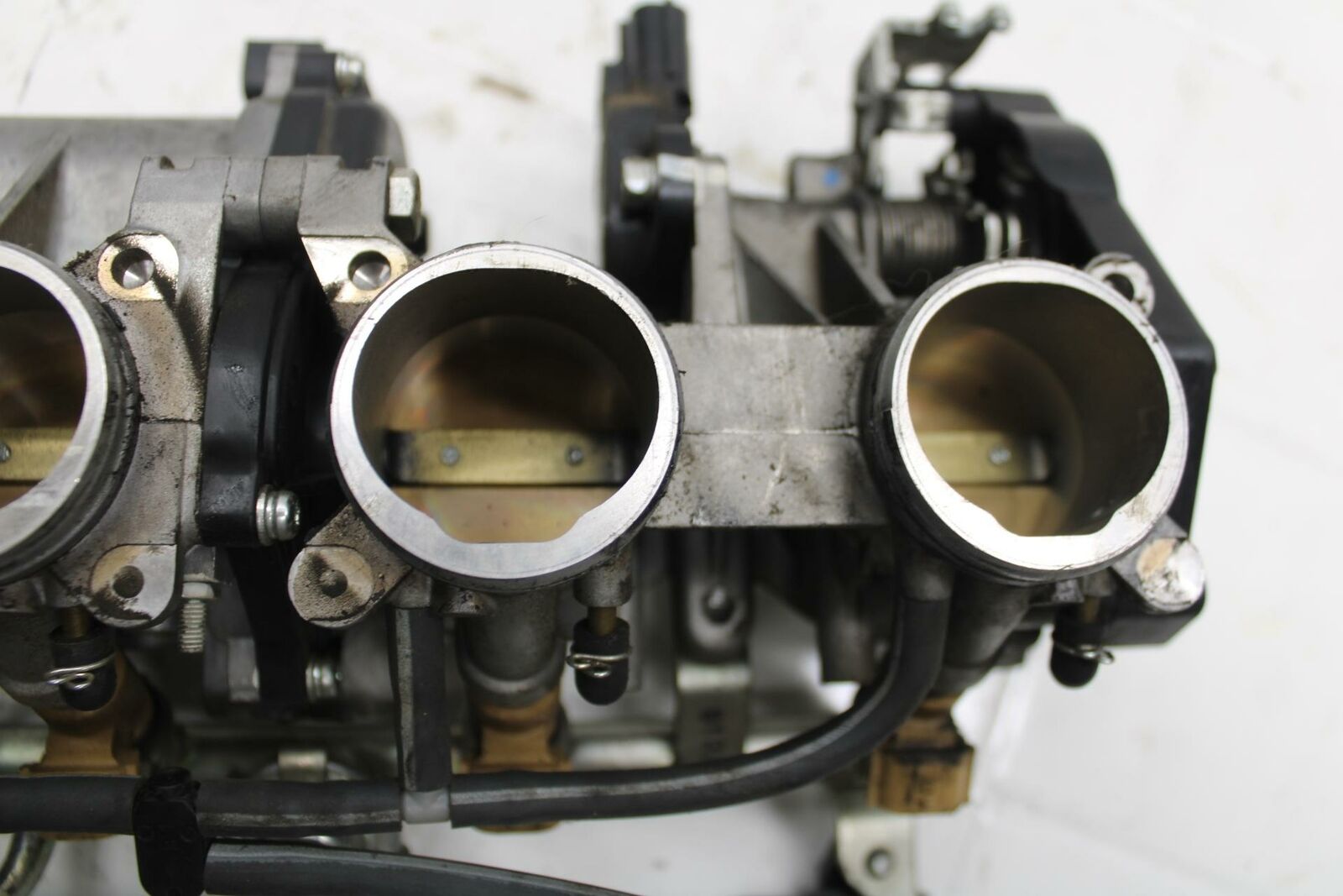 08-16 YAMAHA YZF R6 MAIN FUEL INJECTORS / THROTTLE BODIES BB406