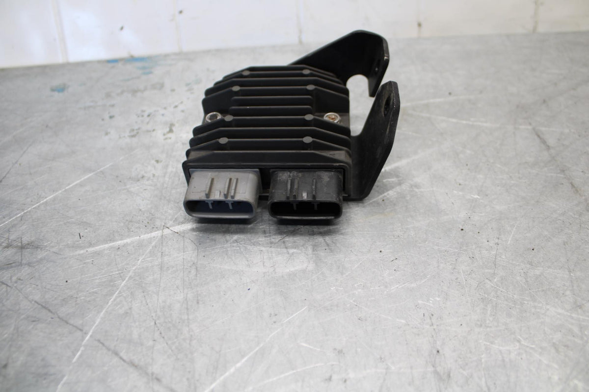 2006 Triumph Daytona 675 Triple RECTIFIER VOLTAGE REGULATOR BB434