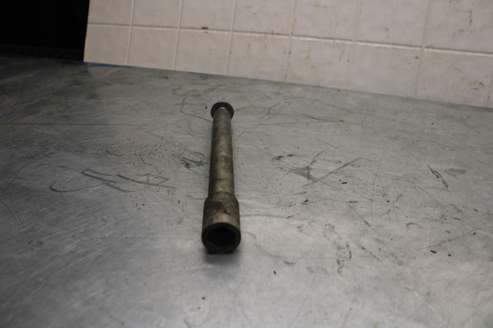 07 YAMAHA YZF R6 2c0 FRONT WHEEL RIM AXLE PIVOT BOLT BB423