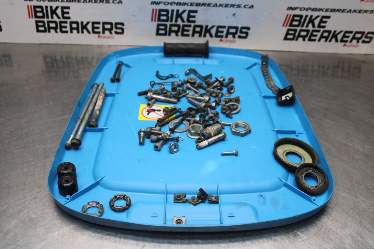 01-03 SUZUKI GSXR600 BOLTS HARDWARE MOTOR SCREWS BB841