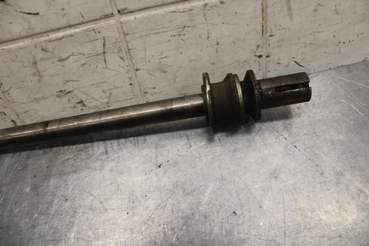 1981 Suzuki GS850G REAR AXLE BACK WHEEL RIM PIVOT BOLT AXEL BB37