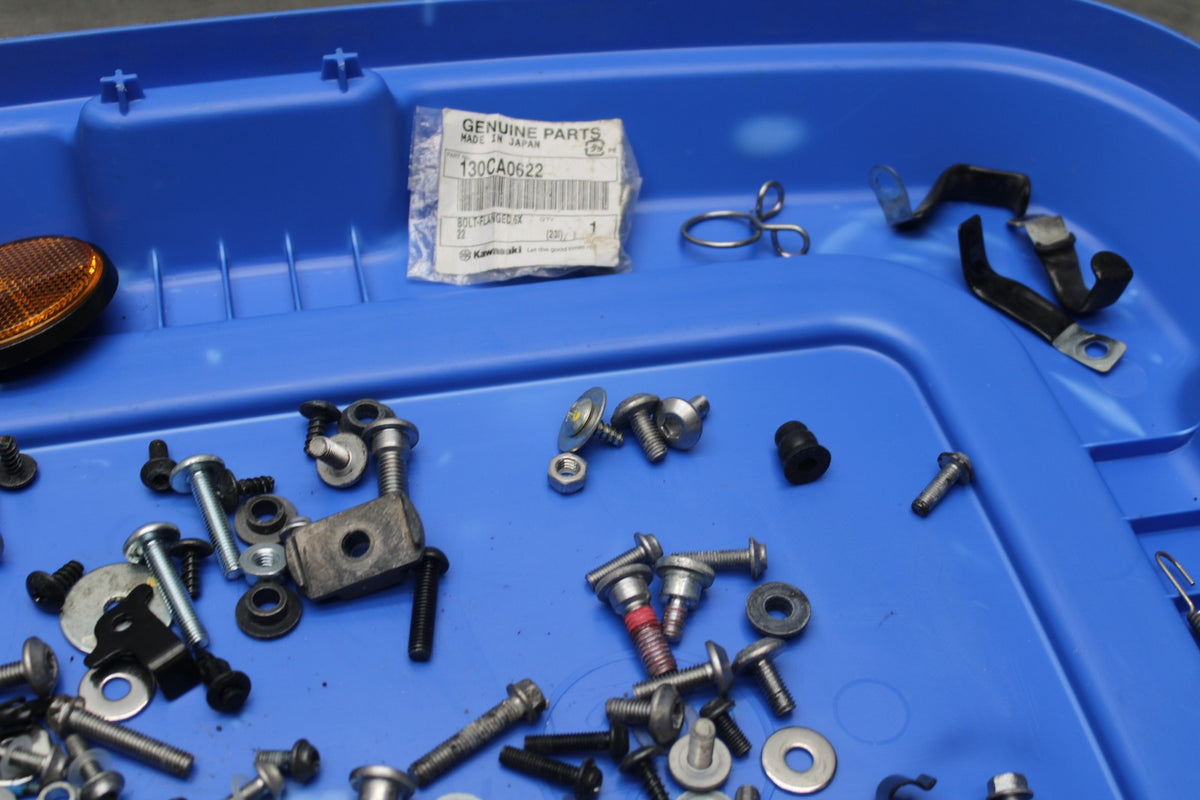 24-25 KAWASAKI NINJA ZX4R BOLTS HARDWARE MOTOR SCREWS BB827