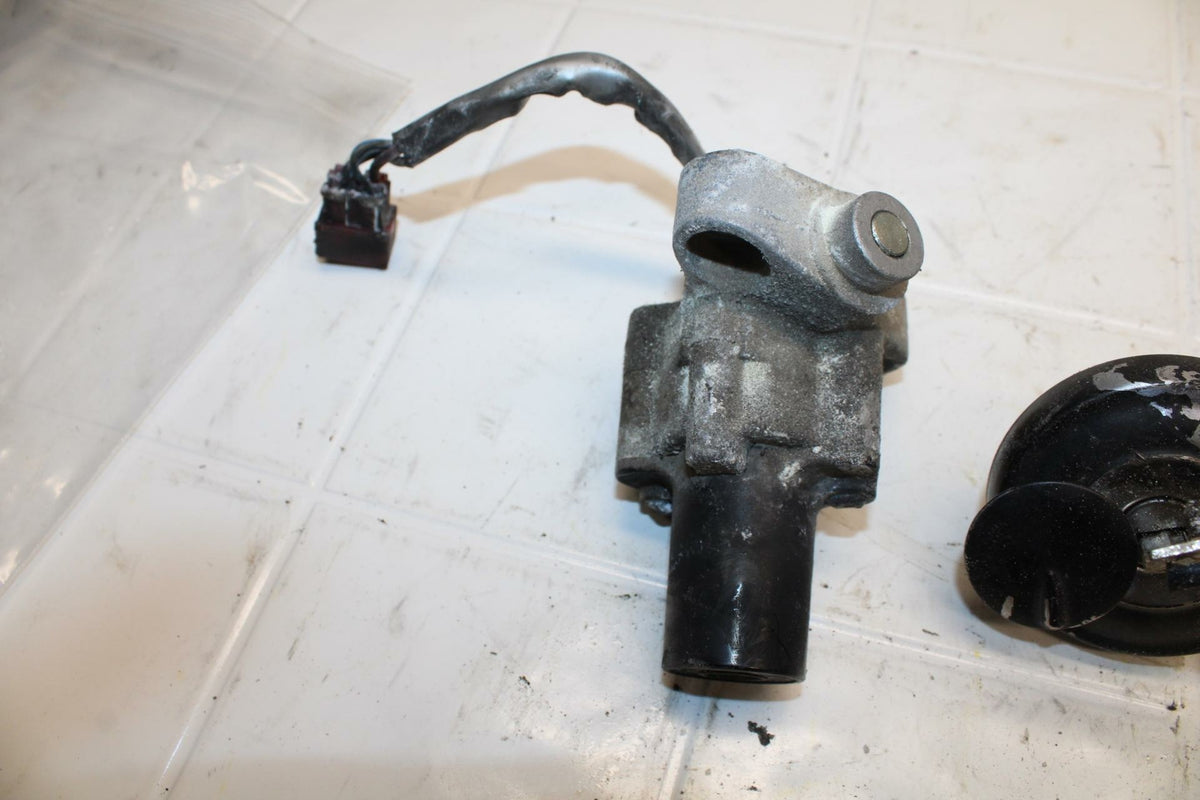 07-08 YAMAHA V STAR 1100 IGNITION LOCK KEY SET W/ GAS CAP AND SEAT LOCK BB404