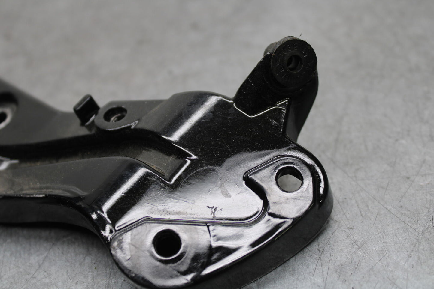 11-12 KAWASAKI NINJA 400 EX400 C UPPER FAIRING MIRROR GAUGES STAY BRACKET BB358