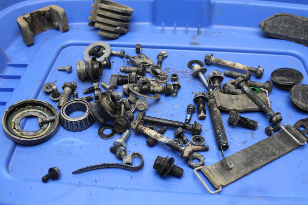 19 YAMAHA TTR230 MOUNTING BOLTS HARDWARE MOTOR SCREWS BB146
