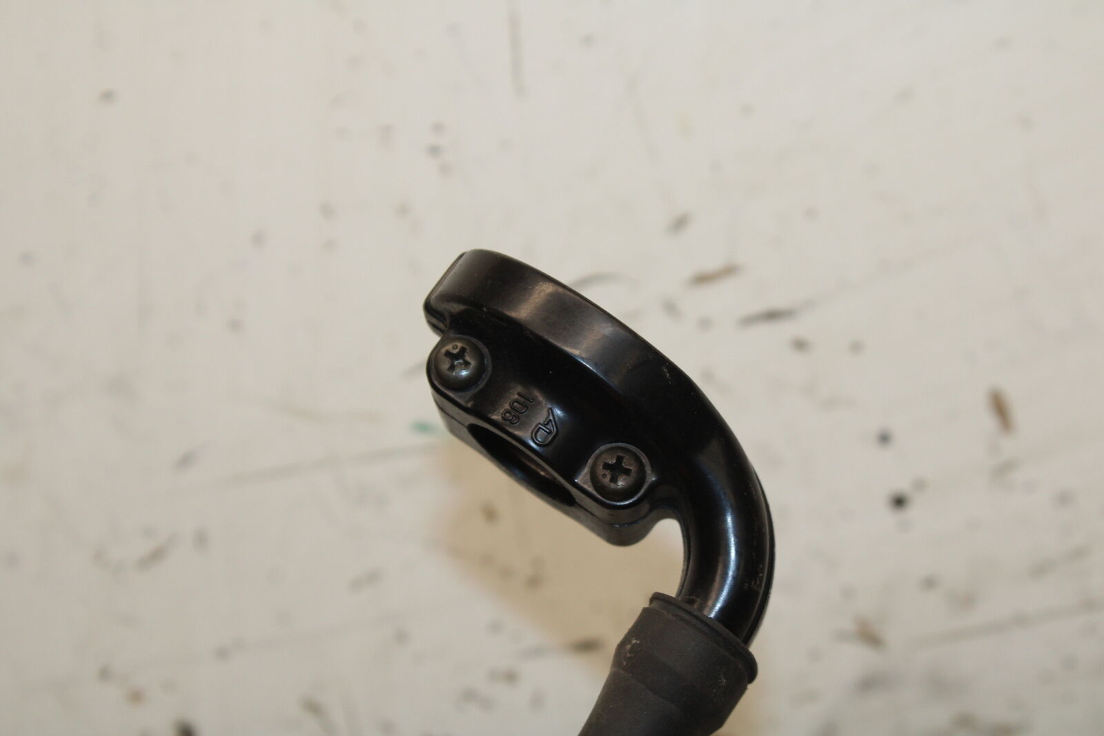 03-04 TRIUMPH DAYTONA 600 THROTTLE CABLE LINE HOUSING GUIDE BB745