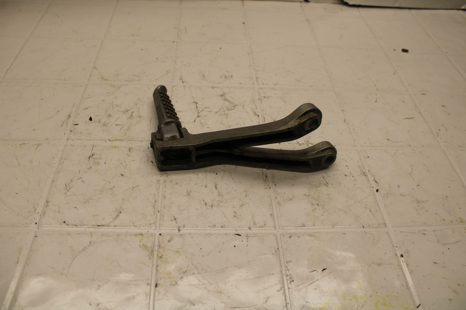 02-03 KAWASAKI NINJA ZX9R ZX900F RIGHT REAR BACK PASSENGER PEG BB06