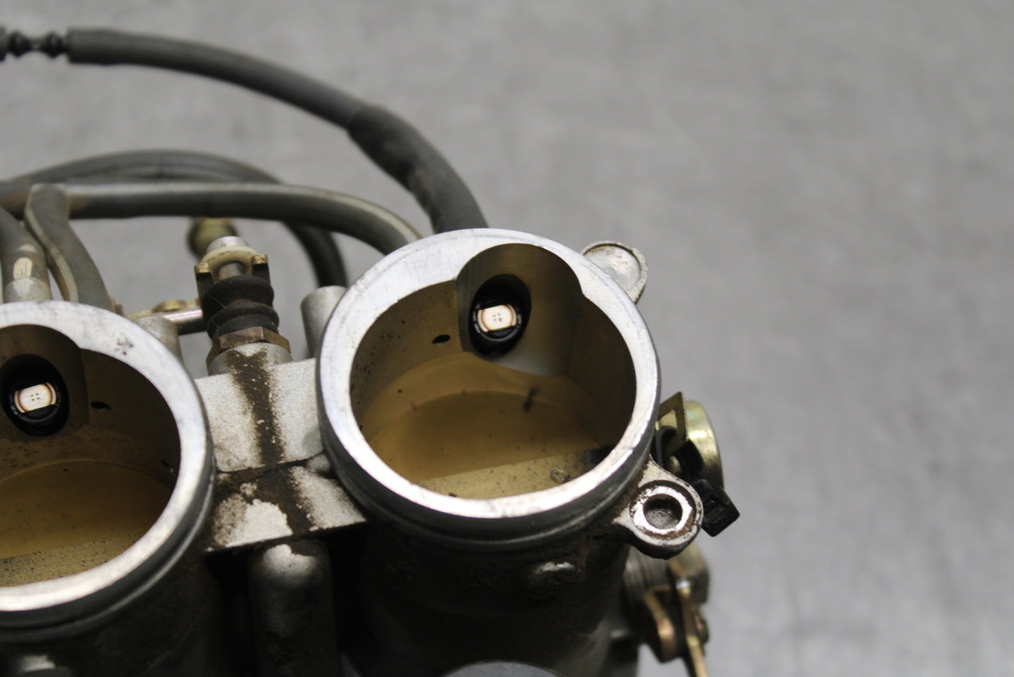 04-05 YAMAHA YZF R1 MAIN FUEL INJECTORS / THROTTLE BODIES BB131