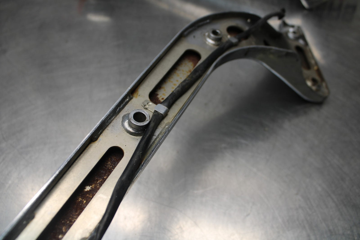 02 KAWASAKI VULCAN 800 VN800B CLASSIC REAR PASSENGER FENDER GRAB RAIL BB862
