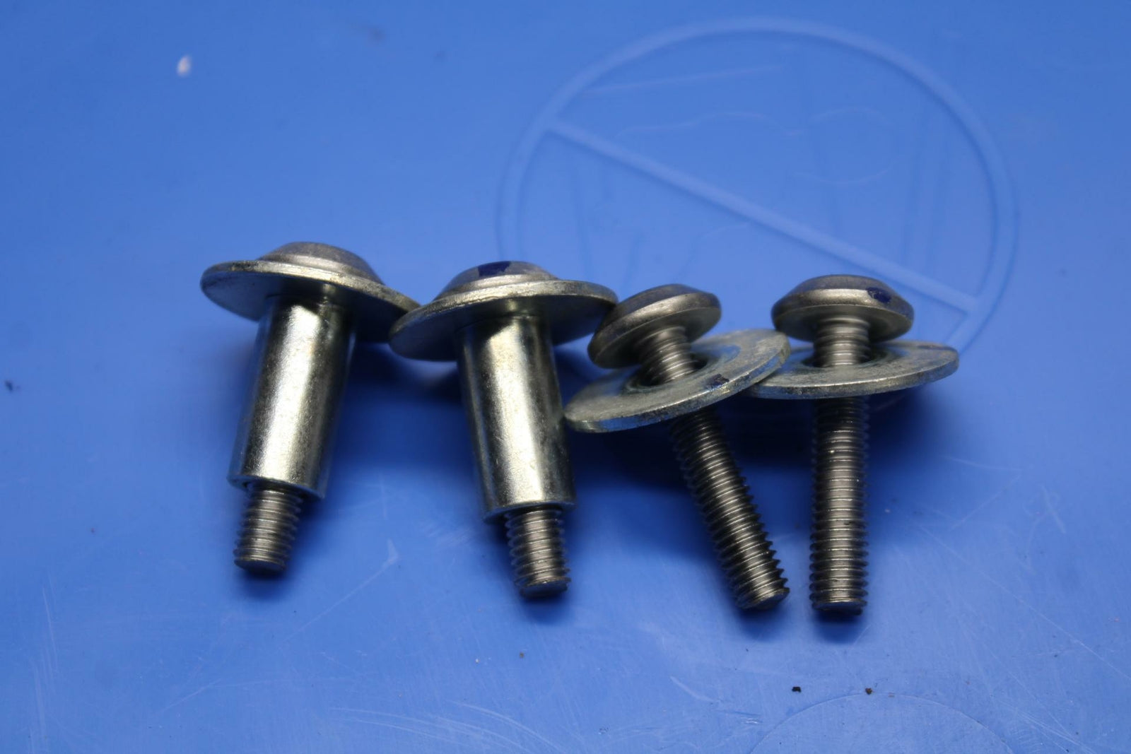 17-20 KAWASAKI NINJA 650 GAS TANK FUEL CELL PETROL RESERVOIR BOLTS SCREWS BB364