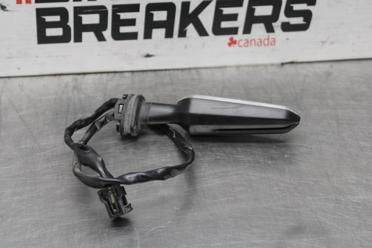 19-24 YAMAHA R3 LEFT REAR TURN SIGNAL LIGHT INDICATOR BB942