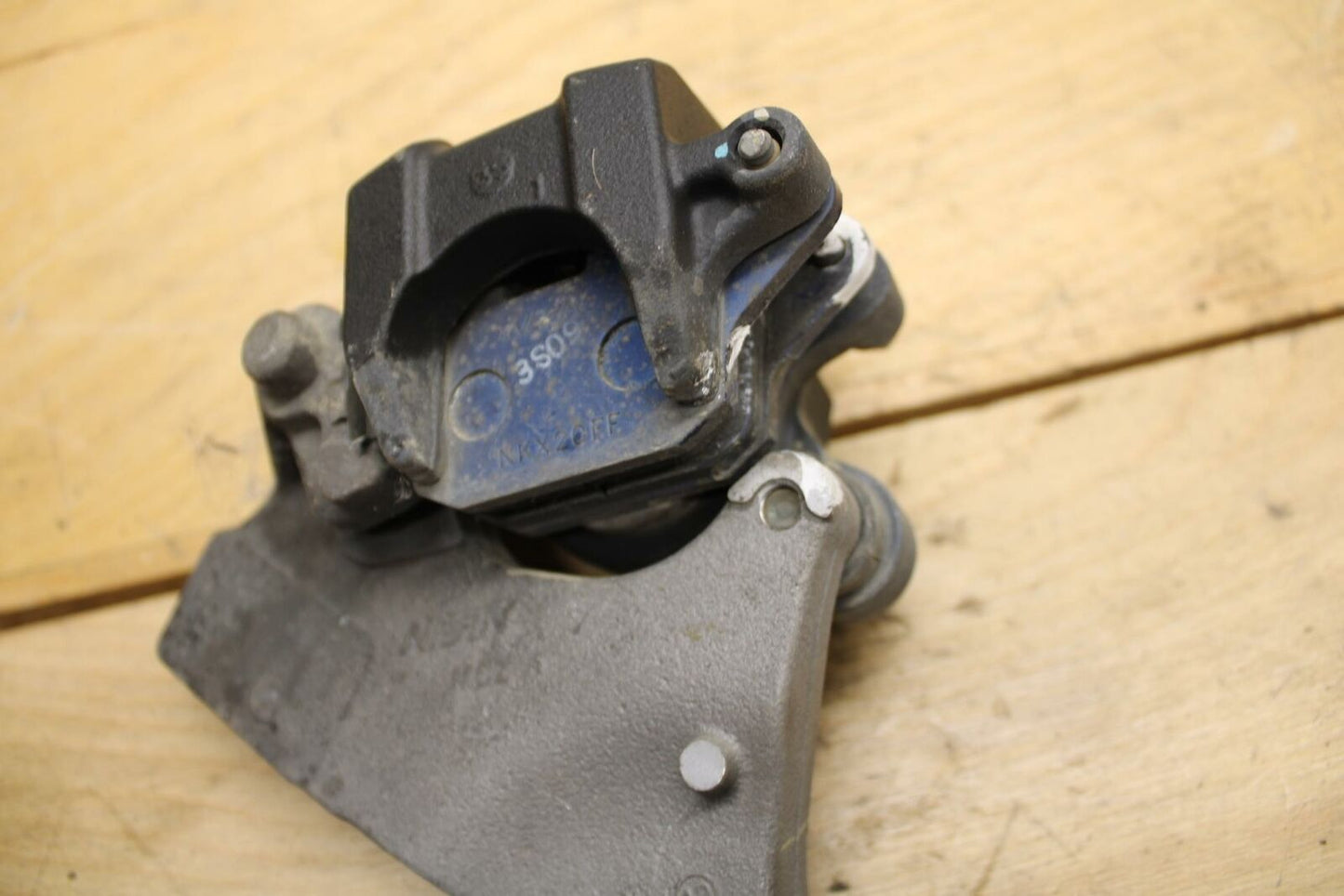 13-15 HONDA CBR500R REAR BACK BRAKE CALIPER W MOUNT BRACKET 43150-MGZ-J01 BB315
