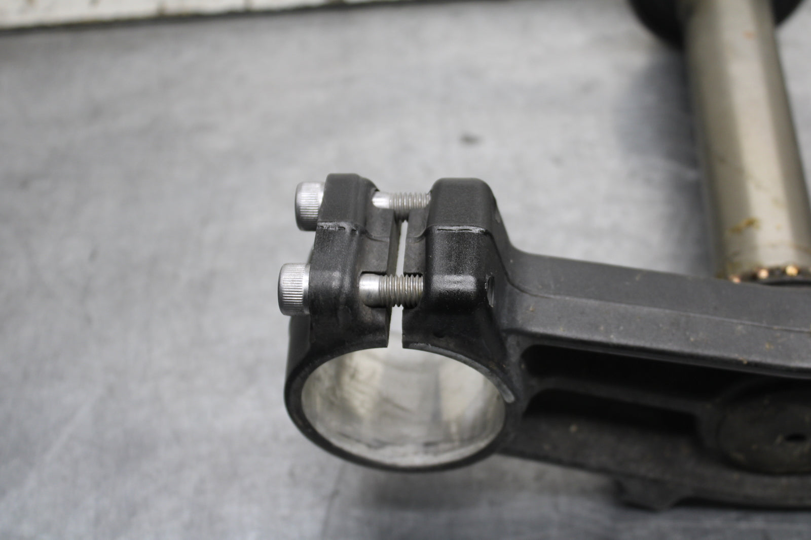 12-13 KAWASAKI Z1000 FRONT FORKS CLAMP LOWER TRIPLE TREE STEM BB743