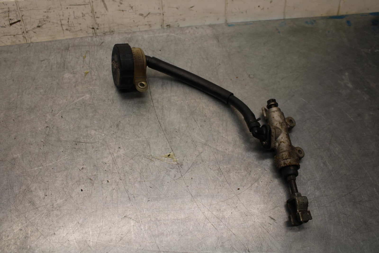 1992 Honda CBR900RR REAR BACK BRAKE MASTER CYLINDER W RESERVOIR BB63